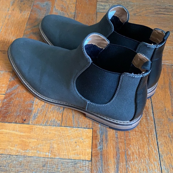 Steve Madden Chelsea Boots for SALE - Picture 2 of 4